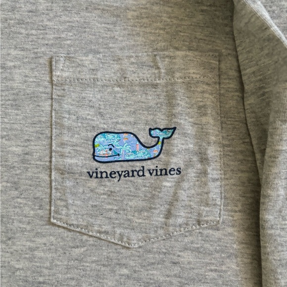 Island themed Vineyard Vines Tee - Picture 5 of 5